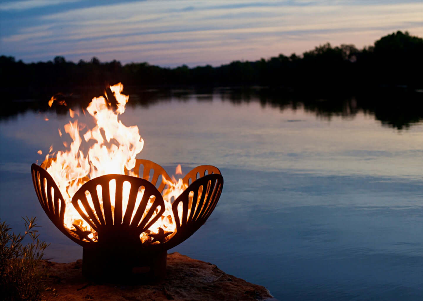 Barefoot Beach Fire Pit - lake side view