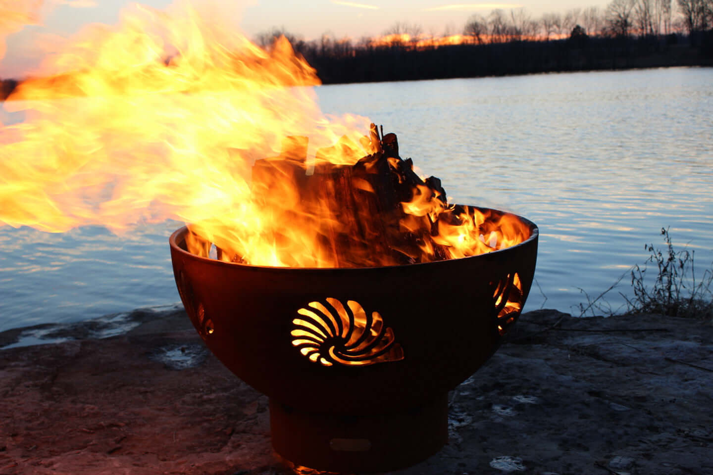 Beachcomber Fire Pit - side view fire